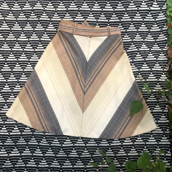 SOLD vtg A-line skirt, 24/xs - Picture 10 of 11